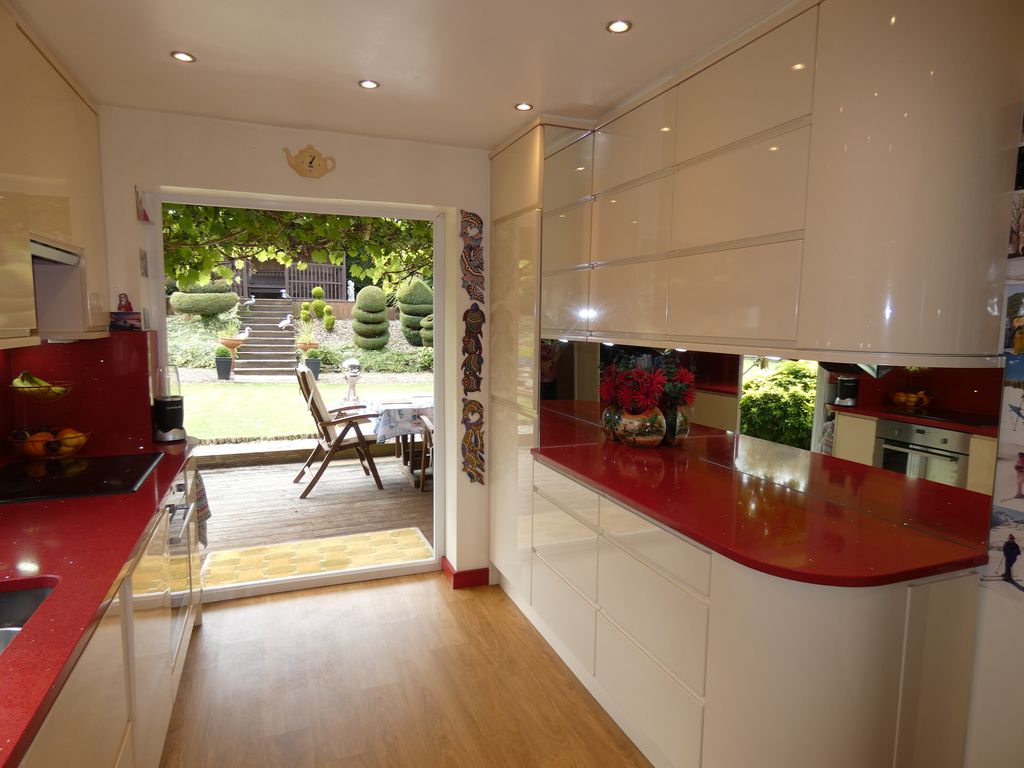 Kitchen- click for photo gallery